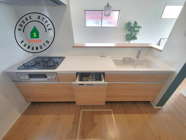 熊本市西区新土河原2丁目第1-3棟（3号棟）　のキッチン|ご家族を近くに感じられる対面キッチンのLDK。会話もはずみそうですね。