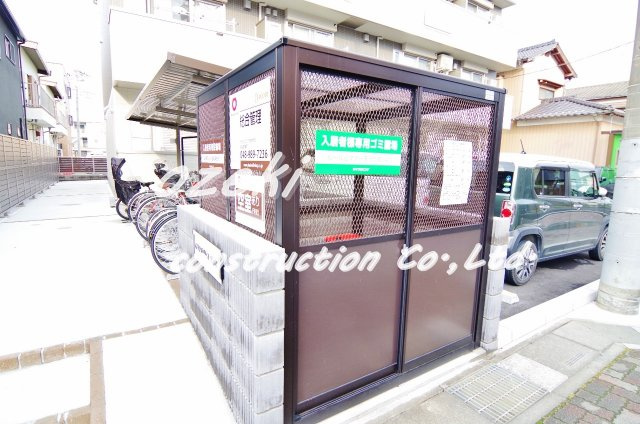 ロイヤルパレスⅢ番館の駐車場