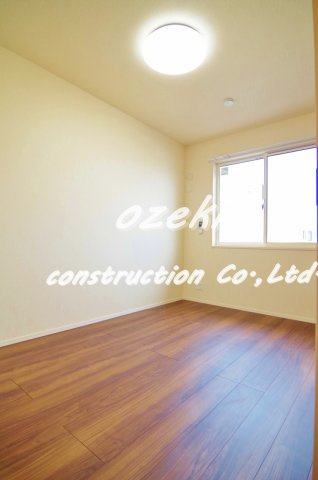 ロイヤルパレスⅢ番館の居間・リビング