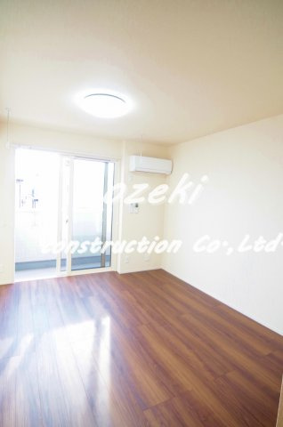 ロイヤルパレスⅢ番館の洋室