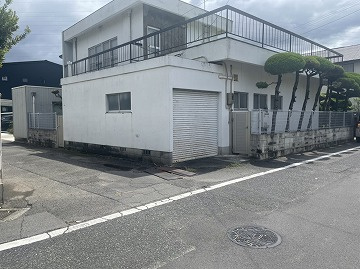 伏石町　土地の前面道路含む現地写真