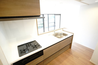 【キッチン】 | 【上質リノベ】サンシティ田方 | ☆キッチンの特徴☆
・クリナップ社製
・アクリストンワークトップ
・浄水器一体型ハンドシャワー水栓
・一度に5人分食器洗い乾燥機は後付け可能
・フラットスリムレンジフード
・換気扇幕板が他の面材と同色