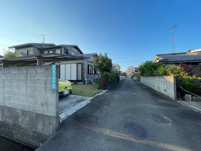 余戸東二丁目中古戸建の前面道路含む現地写真