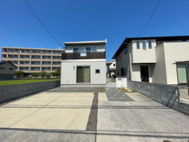 東垣生町中古戸建の駐車場