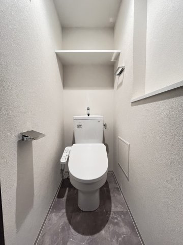 大阪市都島区内代町２丁目の賃貸マンションのトイレ