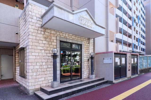 ダイナコートエスタディオ東公園　７階のエントランス