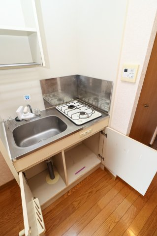 ダイナコートエスタディオ東公園　７階のキッチン|現状優先です。