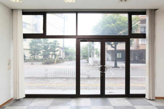 ダイナコートエスタディオ東公園Ⅱ　1階の玄関