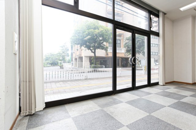 ダイナコートエスタディオ東公園Ⅱ　1階の玄関