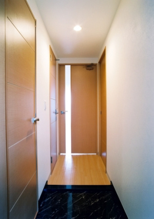 ピアッツァレント今井町の玄関|大容量の収納スペースありの玄関