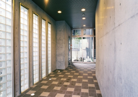 ピアッツァレント今井町のロビー|モダンなエントランスホール