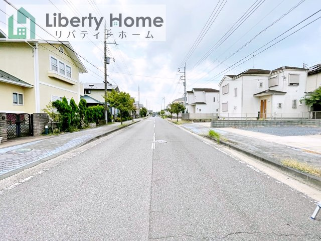 土浦市おおつ野7丁目　中古戸建の前面道路含む現地写真