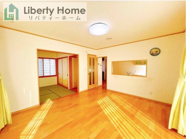 土浦市乙戸南2丁目　中古戸建の居間・リビング