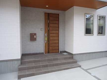 呉市宮原3丁目　新築一戸建ての玄関
