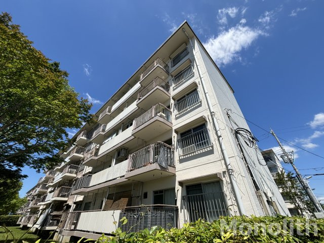 光明台18号棟の外観