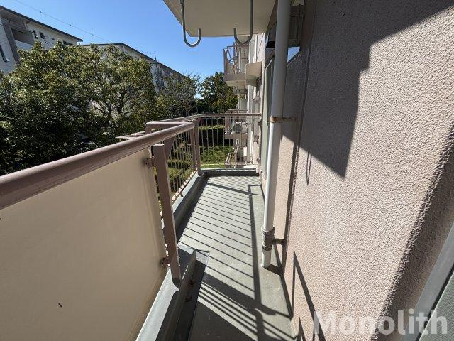 光明台18号棟のバルコニー