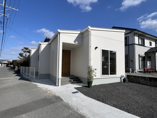 タスリエ Light 横手町の外観|◆白を基調とした外壁になっています