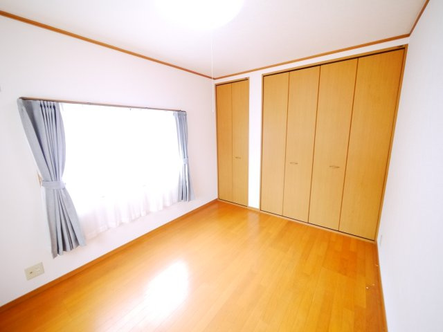茂原市本納　中古戸建の洋室|平成11年2月築４LDK駐車縦列3台可能 隣地公園JR外房線本納駅徒歩約15分 本納小学校徒歩約3分