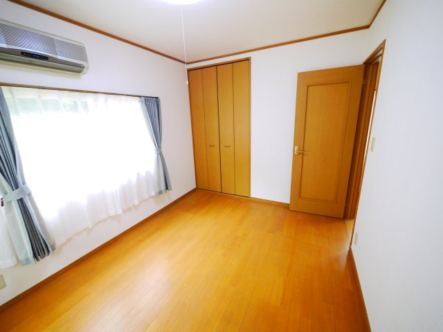 茂原市本納　中古戸建の洋室|平成11年2月築４LDK駐車縦列3台可能 隣地公園JR外房線本納駅徒歩約15分 本納小学校徒歩約3分