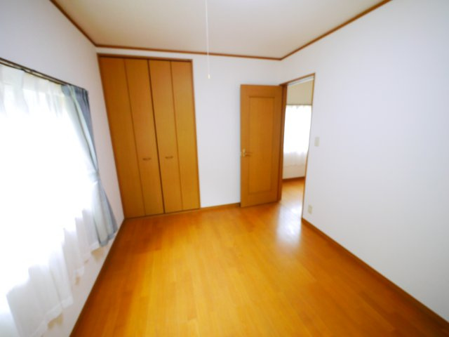 茂原市本納　中古戸建の洋室|平成11年2月築４LDK駐車縦列3台可能 隣地公園JR外房線本納駅徒歩約15分 本納小学校徒歩約3分