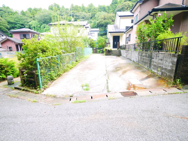 茂原市本納　中古戸建の前面道路含む現地写真|平成11年2月築４LDK駐車縦列3台可能 隣地公園JR外房線本納駅徒歩約15分 本納小学校徒歩約3分