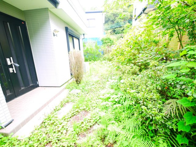 茂原市本納　中古戸建の庭|平成11年2月築４LDK駐車縦列3台可能 隣地公園JR外房線本納駅徒歩約15分 本納小学校徒歩約3分