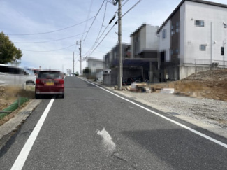 【前面道路含む現地写真】