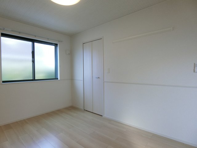 ヒカルサ境港外江町イーストⅠの洋室