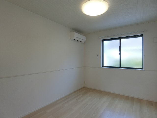 ヒカルサ境港外江町イーストⅠの洋室