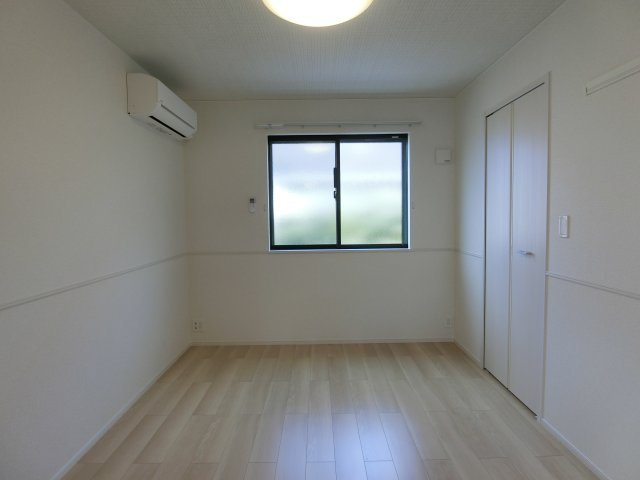 ヒカルサ境港外江町イーストⅠの洋室