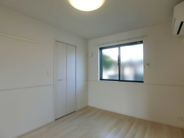 ヒカルサ境港外江町イーストⅡの洋室