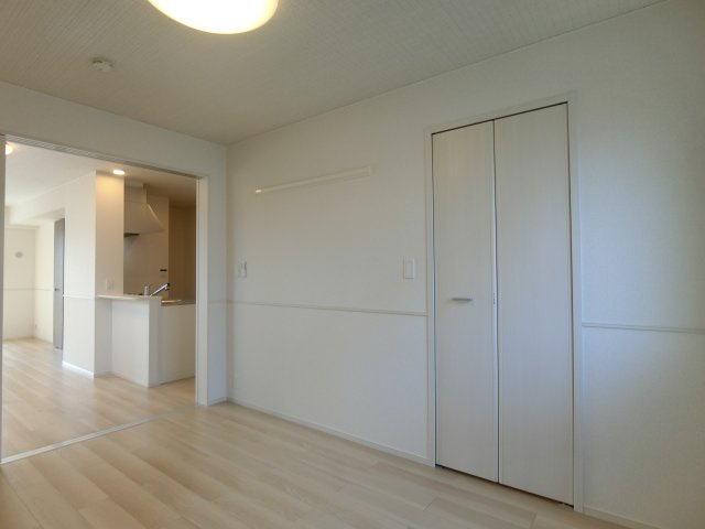 ヒカルサ境港外江町イーストⅡの洋室