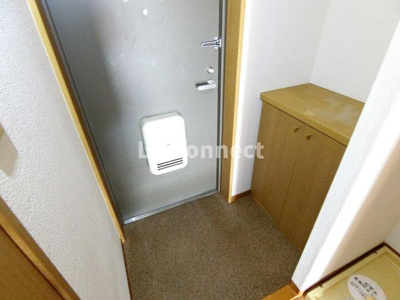 【玄関】 | ブライトンコート仙台 | 下駄箱付きで靴も収納できます。