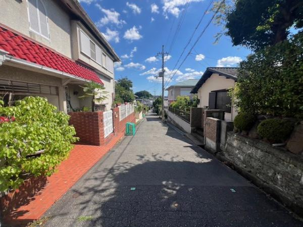 【前面道路含む現地写真】