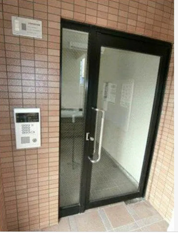 メゾンド梨花IIのエントランス