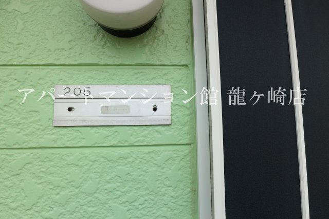 ウッディパレスフジＤ棟の玄関