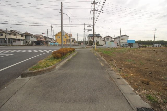 壬生町表町の前面道路含む現地写真|北側道路（2022年3月撮影）