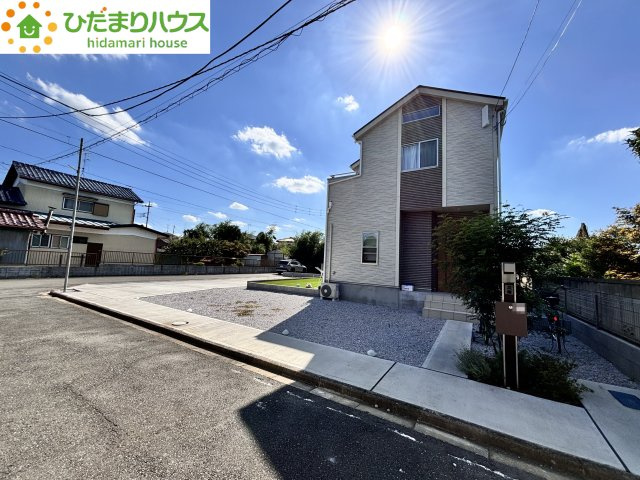 上尾市平方領々家　中古一戸建ての前面道路含む現地写真