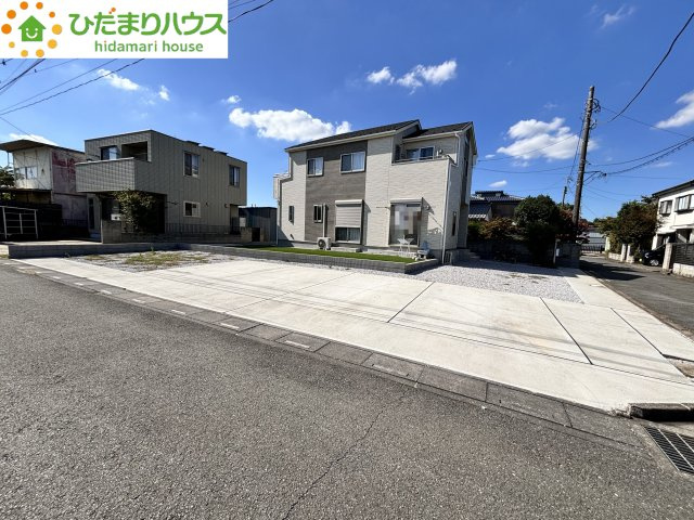 上尾市平方領々家　中古一戸建ての前面道路含む現地写真