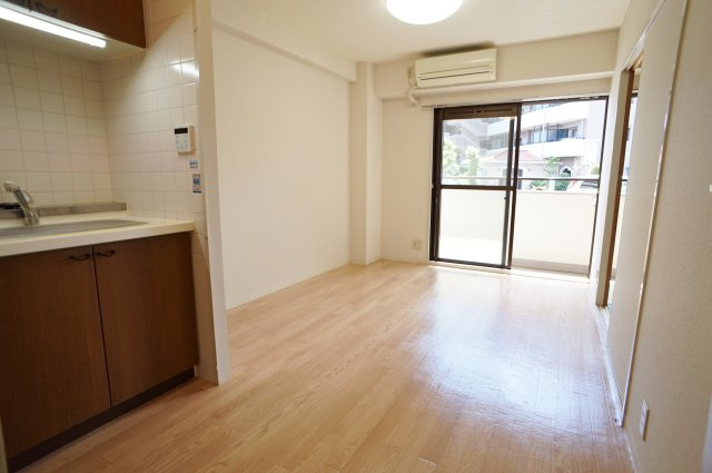 エルフォンテ宝塚南口の居間・リビング