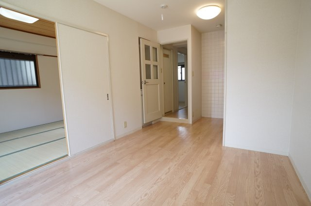 エルフォンテ宝塚南口の居間・リビング