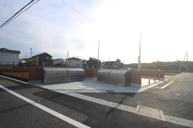 《分譲地》小山市横倉分譲地　全18区画の外観|分譲地内ゴミステーション（2024年12月撮影）