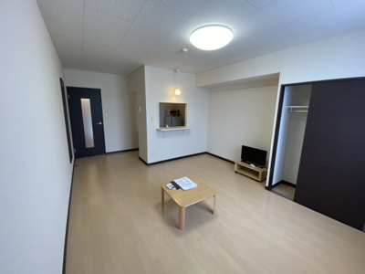 【居間・リビング】 | レオネクストＫＲＨフレンド | 設備・仕様は号室により異なる為、現況を優先致します。