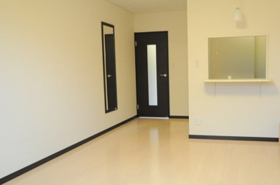 【居間・リビング】 | レオネクストＫＲＨフレンド | 設備・仕様は号室により異なる為、現況を優先致します。