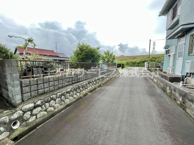 【前面道路含む現地写真】 | 磐田市稗原　売土地（上物有） | 前面道路含む現地写真です