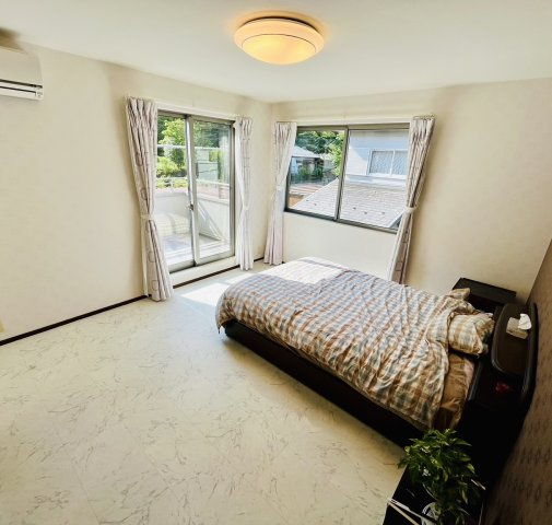 ６３７６９　山県市東深瀬中古戸建ての洋室