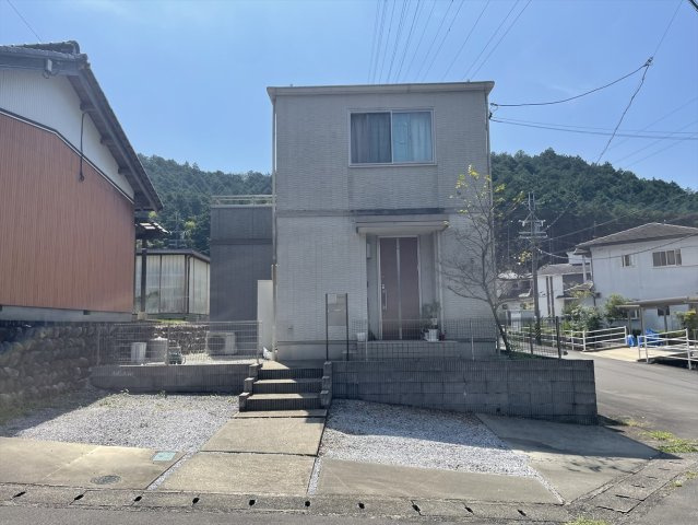 ６３７６９　山県市東深瀬中古戸建ての外観