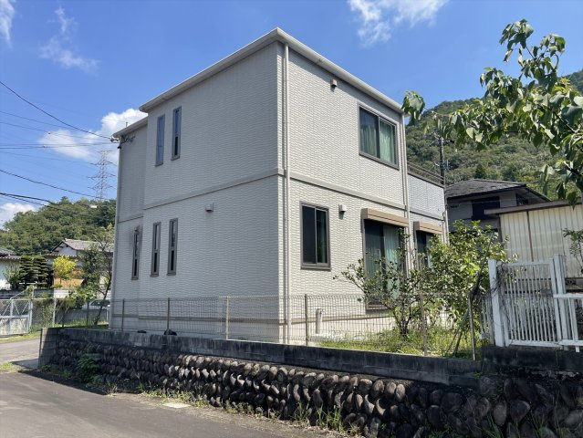 ６３７６９　山県市東深瀬中古戸建ての外観