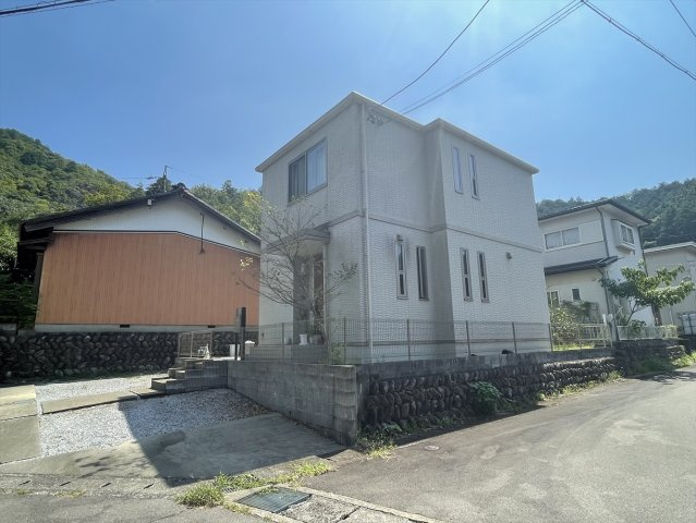 ６３７６９　山県市東深瀬中古戸建ての外観