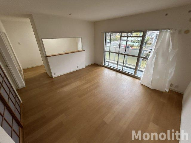 和泉市鶴山台３丁目の賃貸マンションの居間・リビング